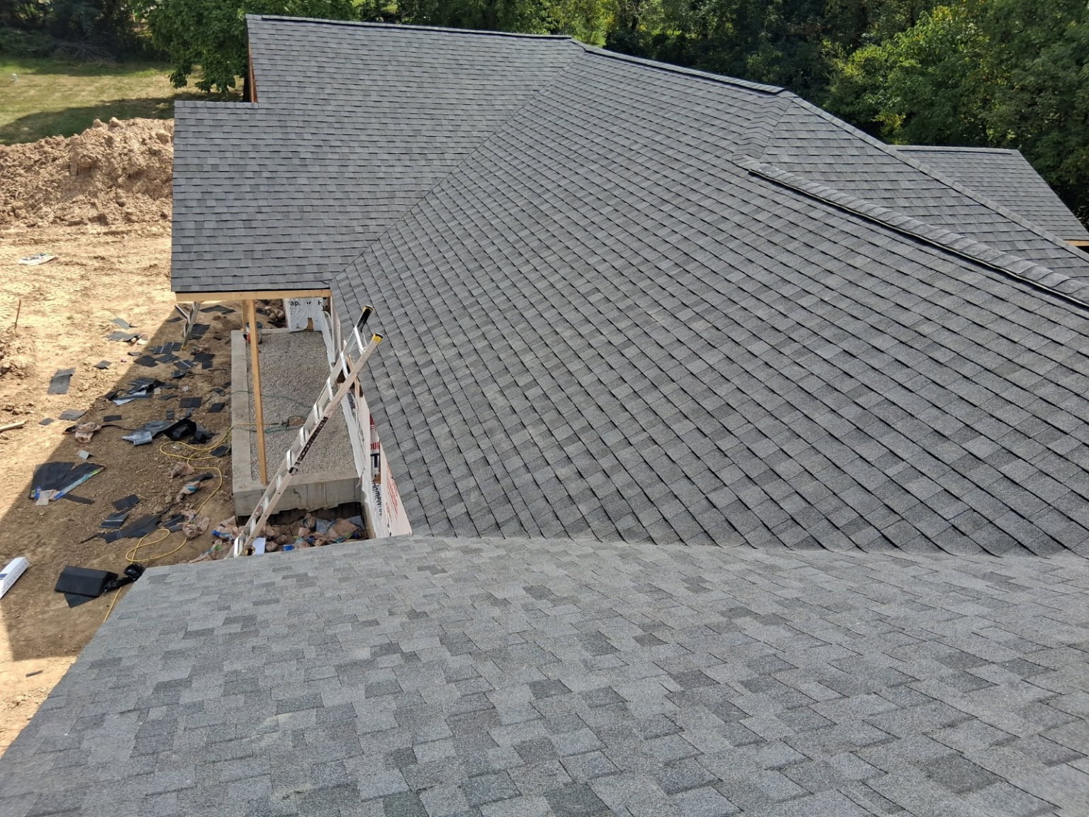Completed CertainTeed Landmark roof on a Festus Missouri new-construction home